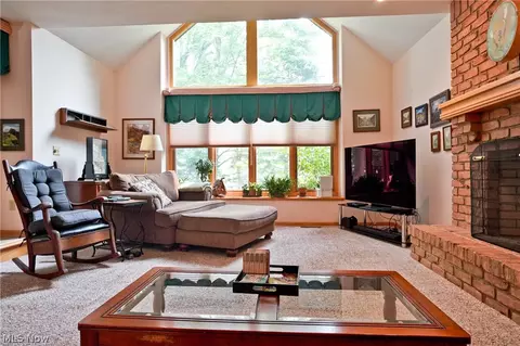 Living - 3048 Deercrest Path, Stow, OH 44224 photo 4 of 8