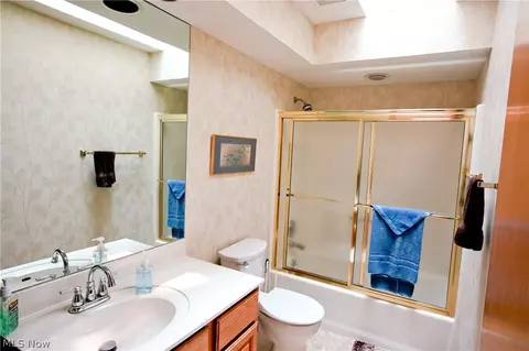 Bath - 3048 Deercrest Path, Stow, OH 44224 photo 4 of 4