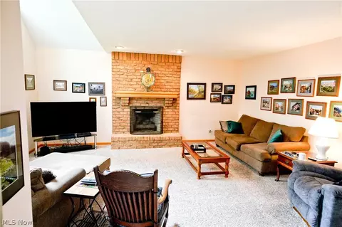 Living - 3048 Deercrest Path, Stow, OH 44224 photo 2 of 8