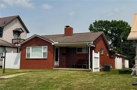1014 Denman Ave, Coshocton, OH 43812