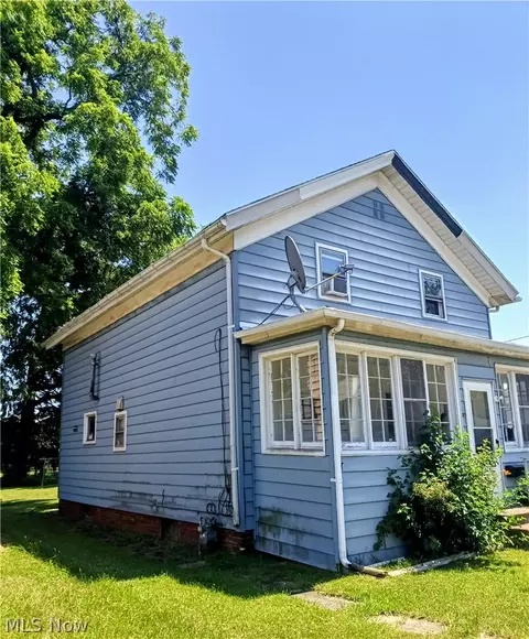 766 Buffalo St, Conneaut, OH 44030