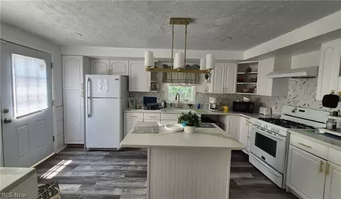 Kitchen - 513 Henry St, Elyria, OH 44035 photo 1 of 1