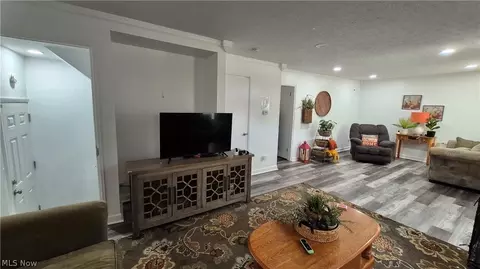 Entry Way - 513 Henry St, Elyria, OH 44035 photo 1 of 4