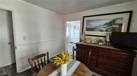 Entry Way - 513 Henry St, Elyria, OH 44035 photo 3 of 4