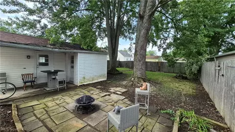 Exterior - 513 Henry St, Elyria, OH 44035 photo 3 of 5