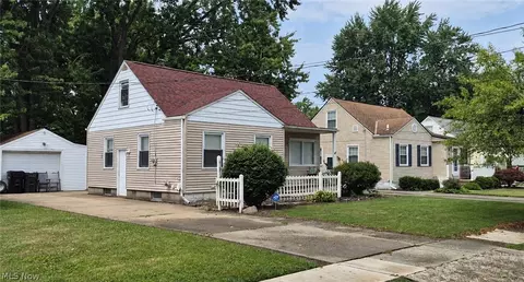 Exterior - 513 Henry St, Elyria, OH 44035 photo 2 of 5