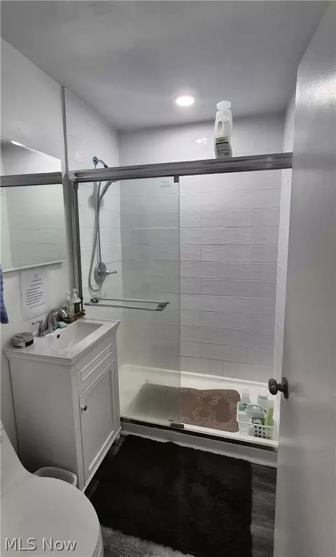 Bath - 513 Henry St, Elyria, OH 44035 photo 1 of 2