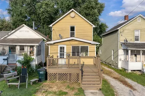 109 15th St NW, Barberton, OH 44203