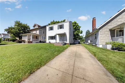 378 Hillwood Dr, Akron, OH 44320