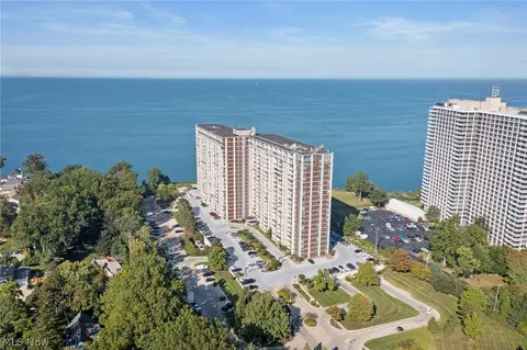12900 Lake Ave #811, Lakewood, OH 44107