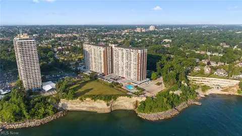 12900 Lake Ave #811, Lakewood, OH 44107