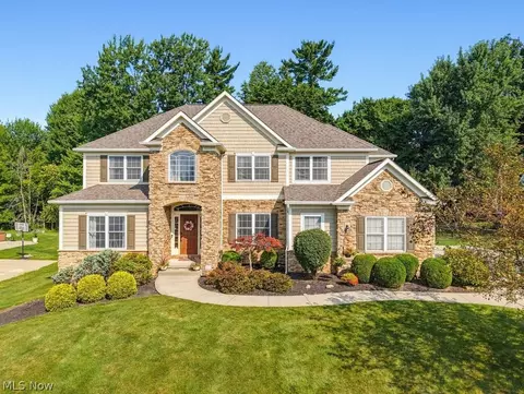 1049 Whispering Woods Dr, Macedonia, OH 44056