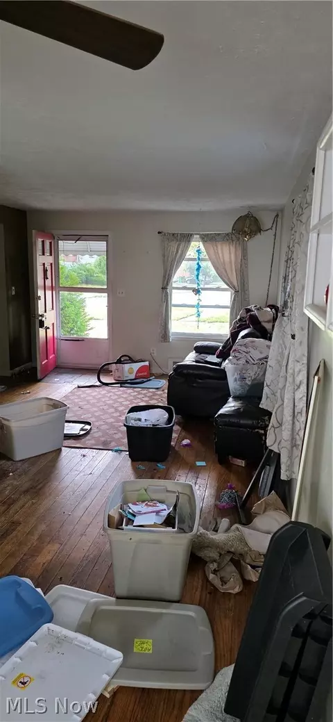 Entry Way - 1456 E 250th St, Euclid, OH 44117 photo 3 of 3
