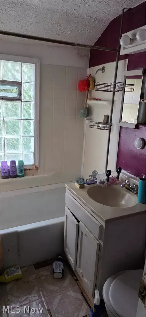 Bath - 1456 E 250th St, Euclid, OH 44117 photo 1 of 1
