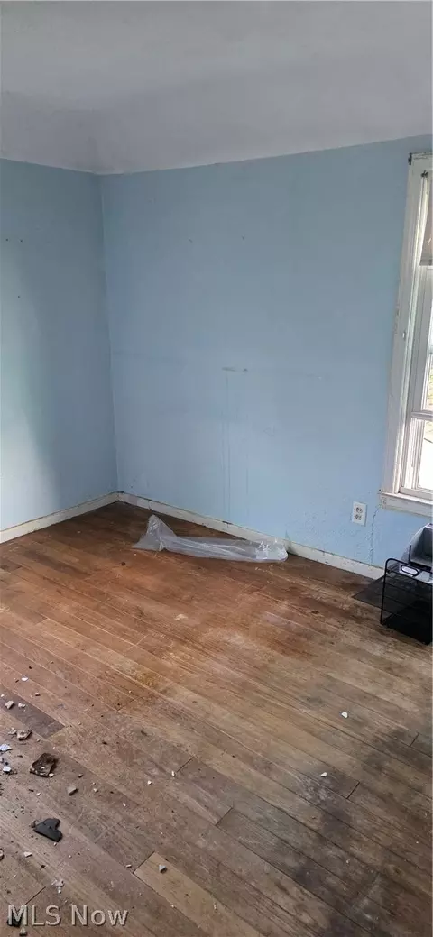 Bedroom - 1456 E 250th St, Euclid, OH 44117 photo 3 of 3