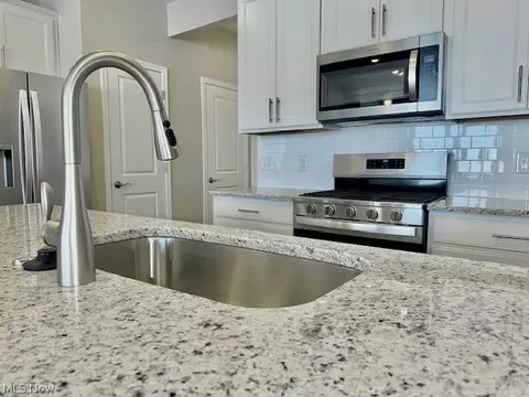 945 Memory Ln # -2, Aurora, OH 44202 photo 5