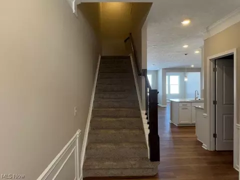945 Memory Ln # -2, Aurora, OH 44202 photo 2
