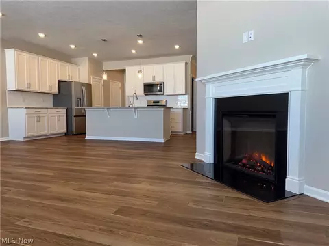 945 Memory Ln # -2, Aurora, OH 44202 photo 6
