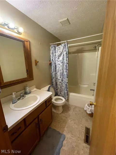 Bath - 71750 Chini Orchard Rd, Flushing, OH 43977 photo 1 of 1