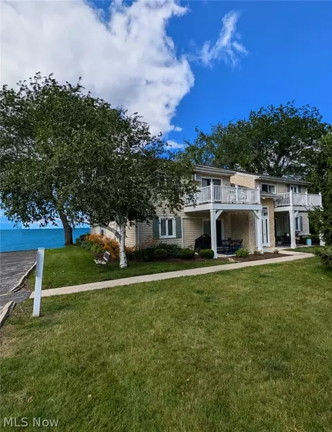459 N Lake Pine Dr #2, Marblehead, OH 43440