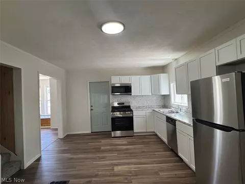 Kitchen - 1638 W 6th St, Ashtabula, OH 44004 photo 2 of 5