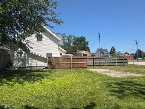 Exterior - 1638 W 6th St, Ashtabula, OH 44004 photo 4 of 5
