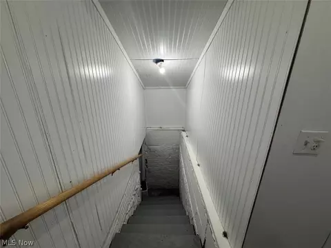 Entry Way - 1638 W 6th St, Ashtabula, OH 44004 photo 3 of 5