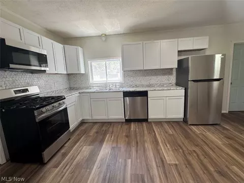 Kitchen - 1638 W 6th St, Ashtabula, OH 44004 photo 3 of 5