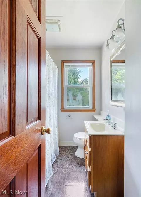 Bath - 6539 Glendale Ave, Boardman, OH 44512 photo 2 of 2