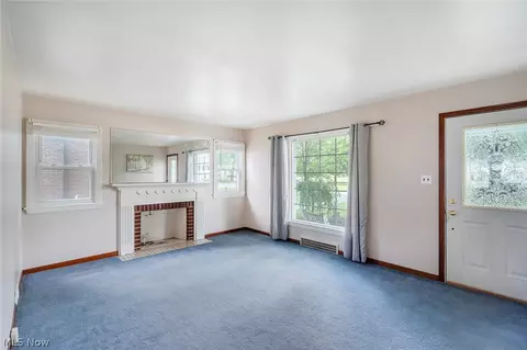 Living - 6539 Glendale Ave, Boardman, OH 44512 photo 3 of 4
