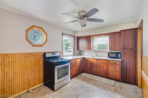 Kitchen - 6539 Glendale Ave, Boardman, OH 44512 photo 2 of 2