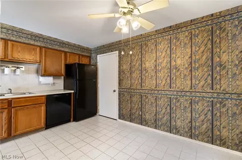 Kitchen - 174 St Clair Dr, Akron, OH 44307 photo 1 of 3
