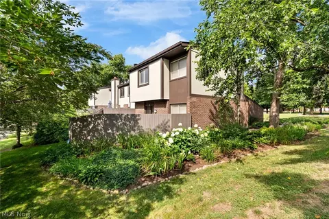 Exterior - 174 St Clair Dr, Akron, OH 44307 photo 6 of 7