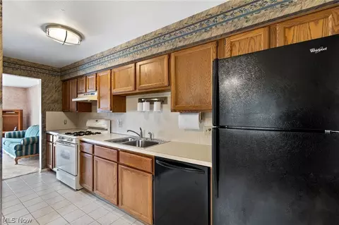 Kitchen - 174 St Clair Dr, Akron, OH 44307 photo 2 of 3
