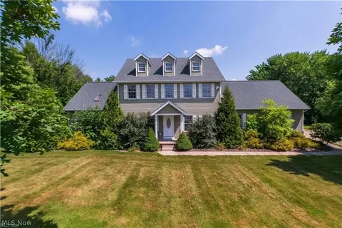 1807 Smith Kramer St NE, Hartville, OH 44632