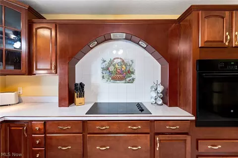 Kitchen - 321 Miami Ave, Elyria, OH 44035 photo 4 of 5