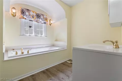 Bath - 321 Miami Ave, Elyria, OH 44035 photo 2 of 4
