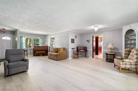 Living - 321 Miami Ave, Elyria, OH 44035 photo 4 of 4