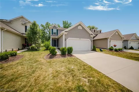 29080 Pembrooke Blvd, Olmsted Twp, OH 44138