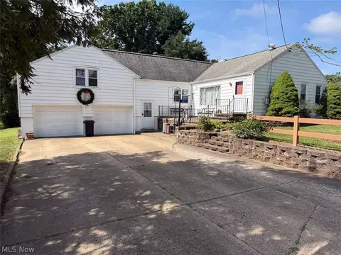3815 Hazelbrook St SW, Massillon, OH 44646