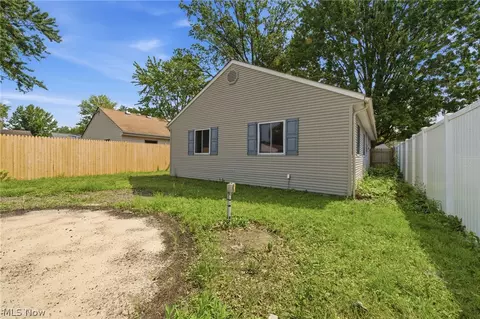 Exterior - 715 S Logan St, Elyria, OH 44035 photo 4 of 6