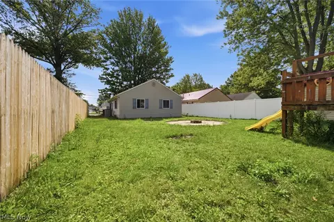Exterior - 715 S Logan St, Elyria, OH 44035 photo 3 of 6