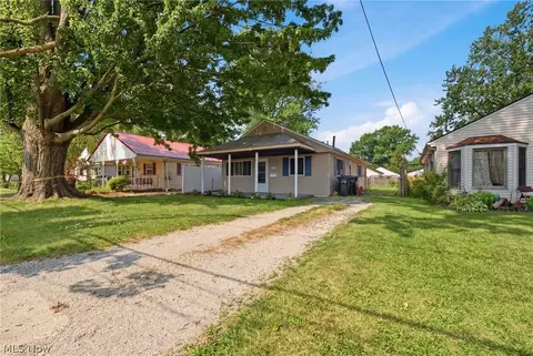 Exterior - 715 S Logan St, Elyria, OH 44035 photo 5 of 6