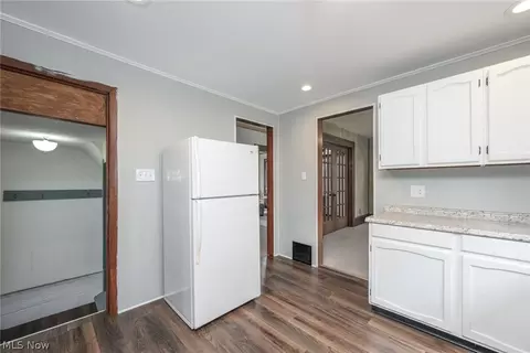 Entry Way - 1145 Broad Ave NW, Canton, OH 44708 photo 6 of 11