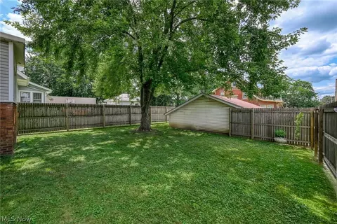 Exterior - 1145 Broad Ave NW, Canton, OH 44708 photo 8 of 10