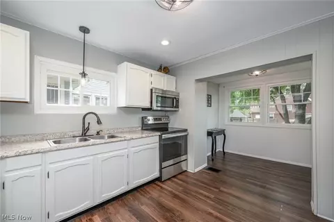 Entry Way - 1145 Broad Ave NW, Canton, OH 44708 photo 7 of 11