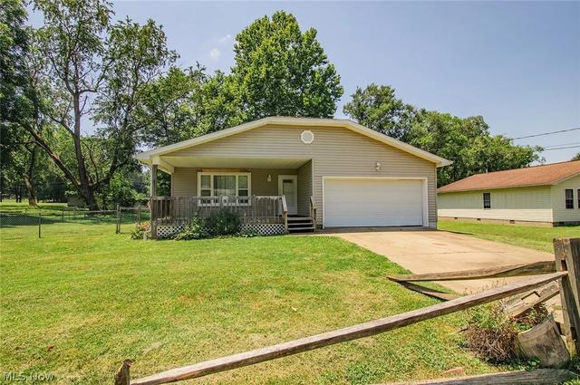 318 Greenwood Dr, Williamstown, WV 26187