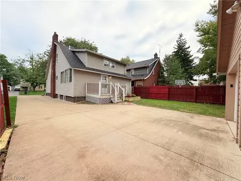 Exterior - 26 Clifton Dr, Boardman, OH 44512 photo 3 of 12