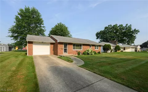 318 S Reeves Ave, Dover, OH 44622