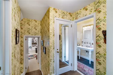 Entry Way - 4129 Oak Knoll Dr, Boardman, OH 44512 photo 5 of 9